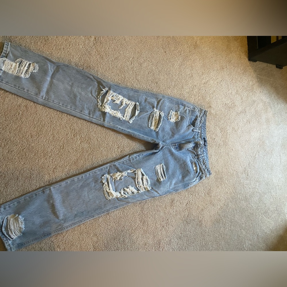I am selling these jeans!
